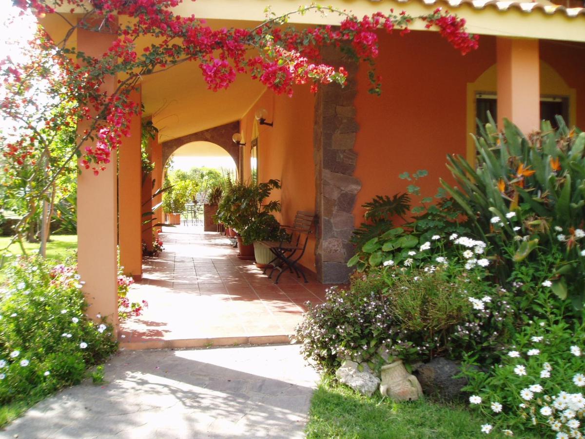 Il Bouganville Oristano Buitenkant foto